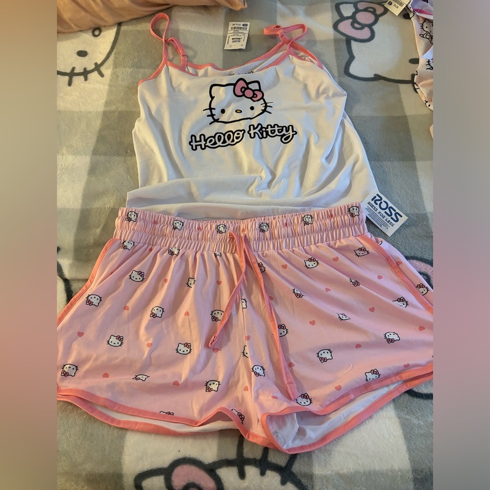 Hello kitty Pjs - Picture 2 of 2